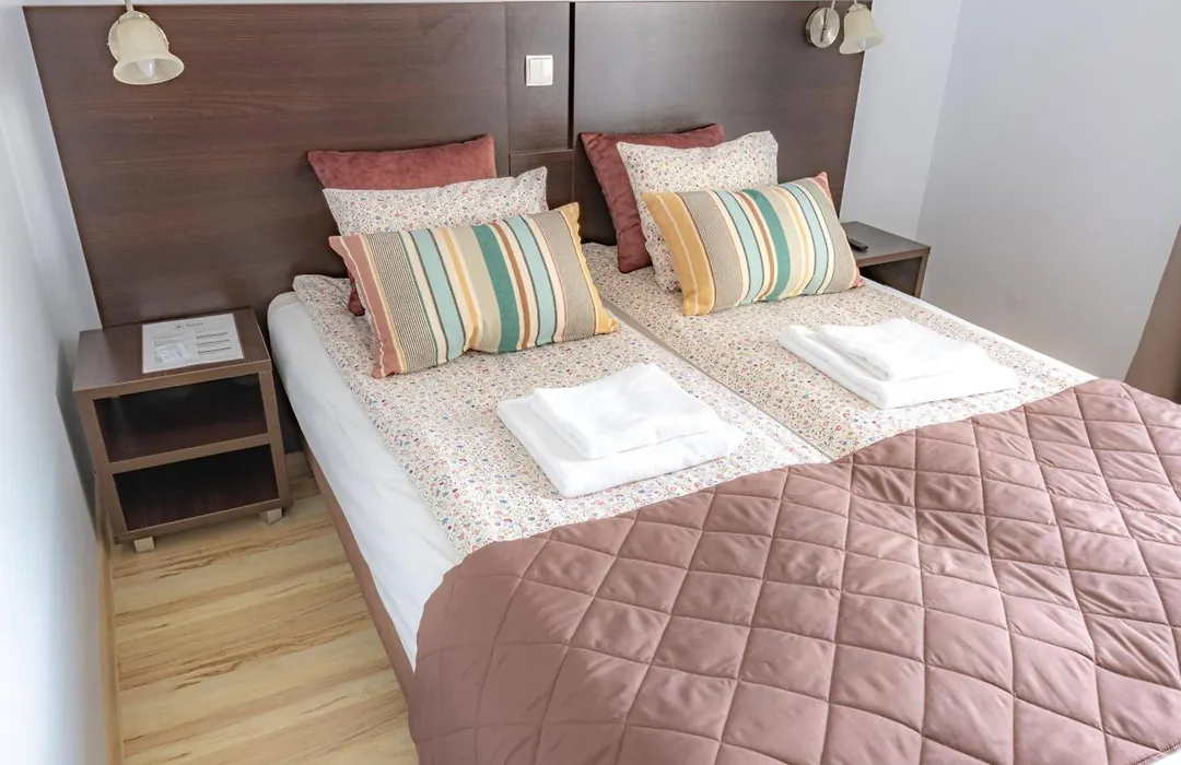 Karla, apartamenty i pokoje w Dębkach-1